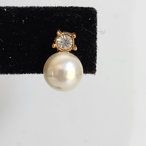 FAUX PEARL NECKLACE AND PIERCED EARRING SET - Picture 4 of 7